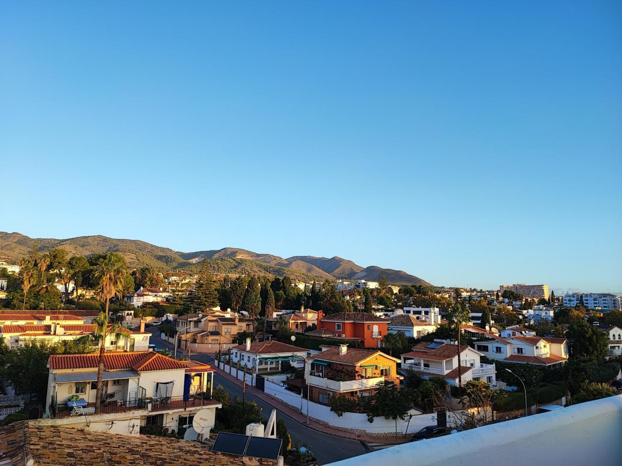 Isla De 1, Jacuzzi, 80m From The Sea, Ac, Bbq, Private Parking, Big Terrace Benalmádena