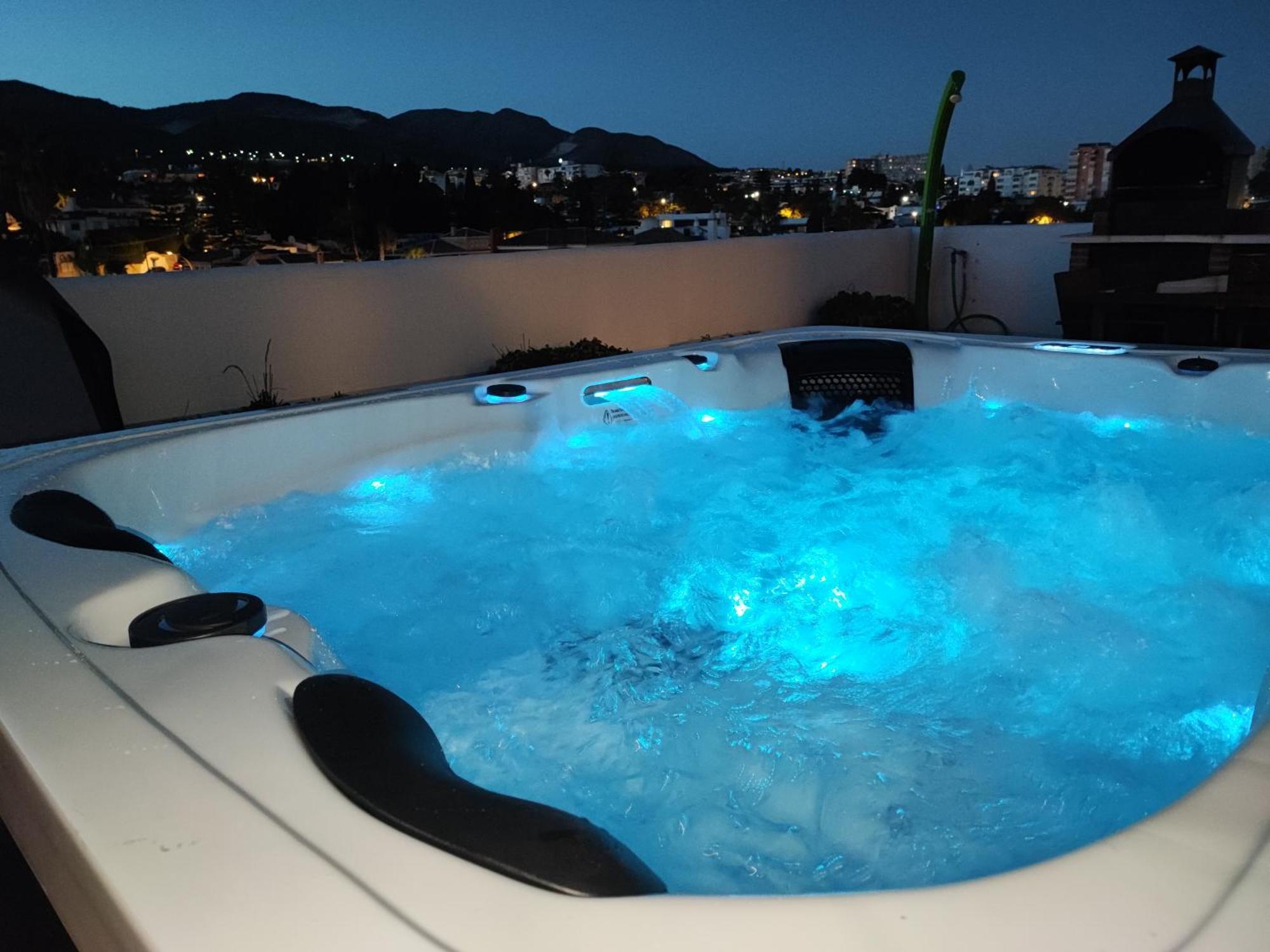 Lejlighed Isla De 1, Jacuzzi, 80m From The Sea, Ac, Bbq, Private Parking, Big Terrace Benalmádena
