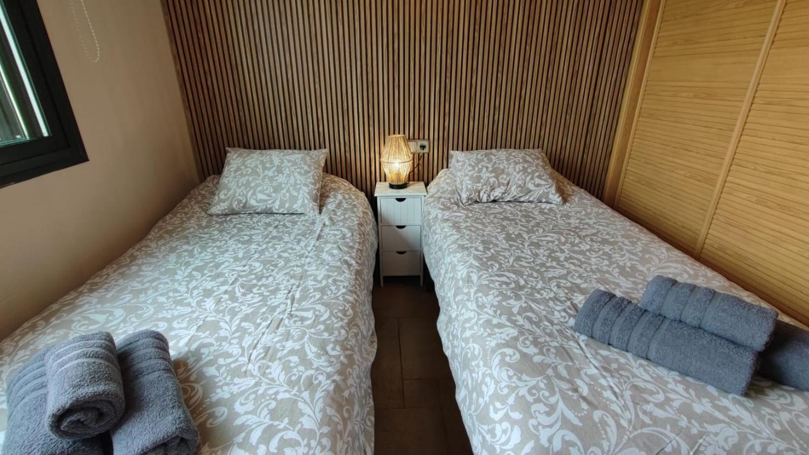 Isla De 1, Jacuzzi, 80m From The Sea, Ac, Bbq, Private Parking, Big Terrace Benalmádena